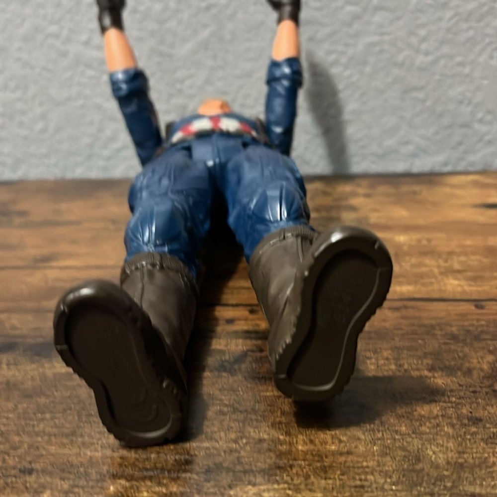 Captain America large figure/ No shield Included - Picture 6 of 7